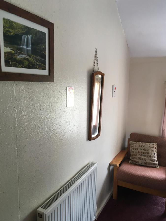 Pantyrathro International Hostel Carmarthen Exterior photo